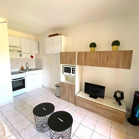Appart 4 Pers Dans Residence Avec Piscine A 10 Min De La Plage Sanary-sur-Mer Exterior foto